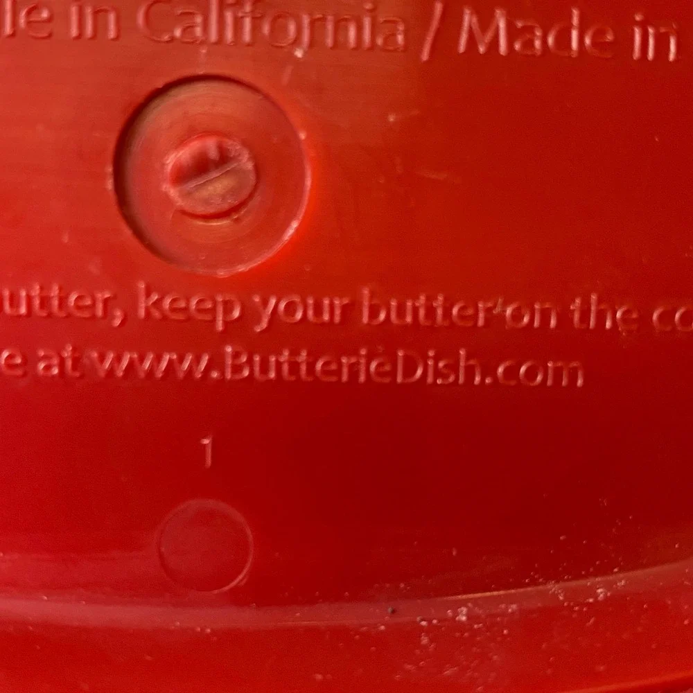 Butterie Flip-Top Butter Dish Red Countertop Butter Keeper With Lid